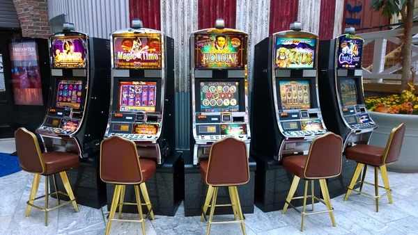 Hood vs Wolf paytable showing symbol values and bonus trigger conditions